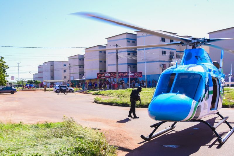 Helicóptero do governo durante a Operação Força Total no Vila Jardim, em Boa Vista