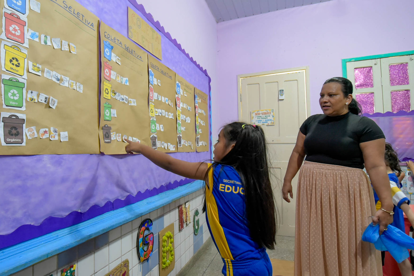 1786509553 199 Cobertura sustentavel garrafas PET para protecao educacao e solidariedade