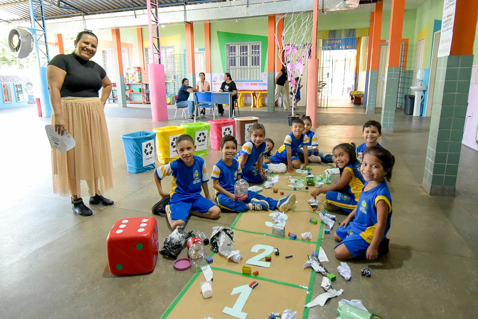 1786509553 659 Cobertura sustentavel garrafas PET para protecao educacao e solidariedade
