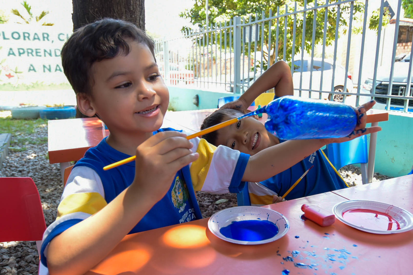 1786509553 867 Cobertura sustentavel garrafas PET para protecao educacao e solidariedade