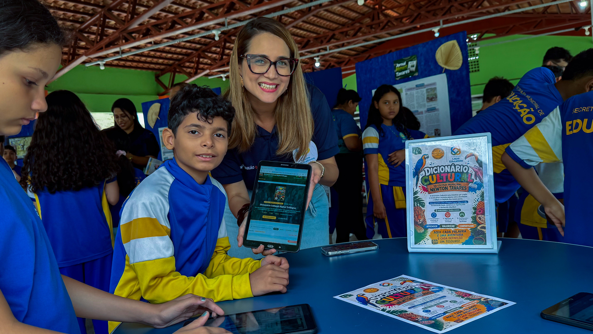 1787999574 678 Escola cria jornal multilingue app e arte para inclusao