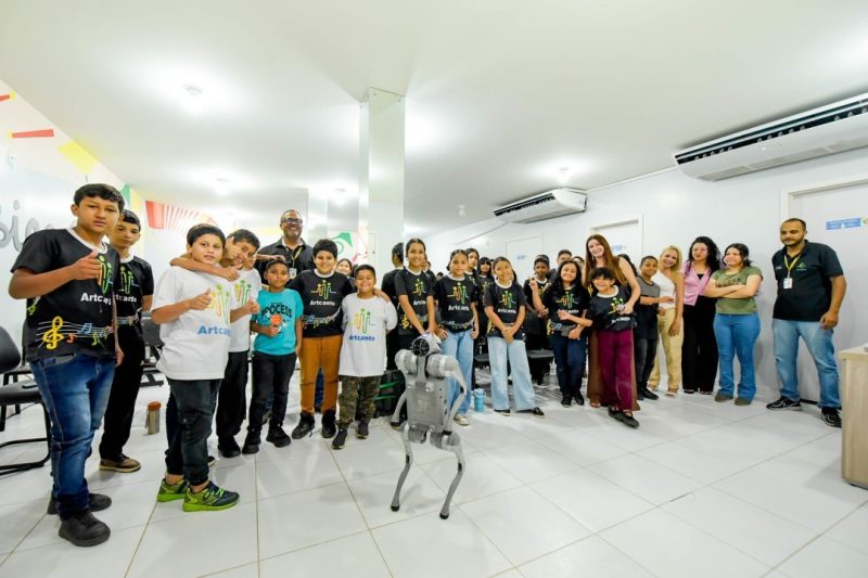 Crianças do Coral ArtCanto conhecem robô e tecnologias agrícolas 1 55460380187 dcc4f3df89 k