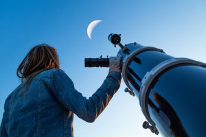 Eclipse lunar em agosto: descubra quando acontecerá e como observá-lo