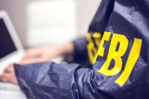 FBI detém jovens suspeitos de orquestrar ciberataque em escala global
