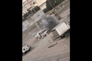 Vídeo viral mostra drone perseguindo um civil e explodindo na Ucrânia; homem sobrevive